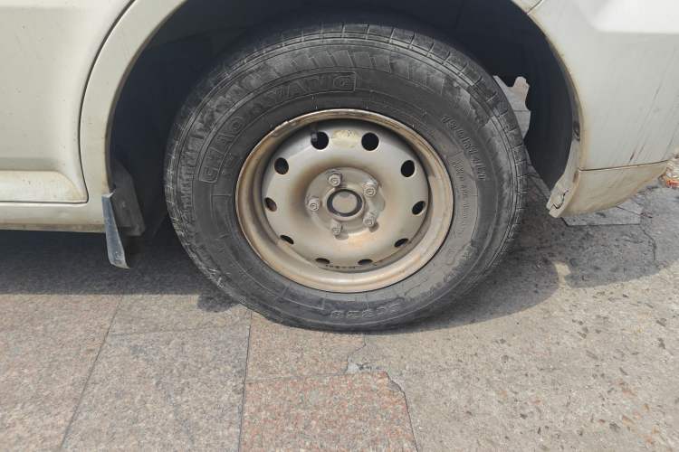 Used New Gonow Shuailing 2022 Standard Range with 41.64 kWh Lishen Power Right Front Wheel Hub