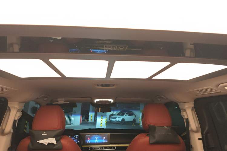 Used Mercedes-Benz Vito 2024 2.0T Elite Version 7 Seats Headliner