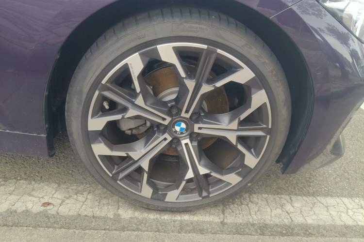 Used BMW 3 Series 2025 330i 50th Anniversary Limited Edition Right Front Wheel Hub