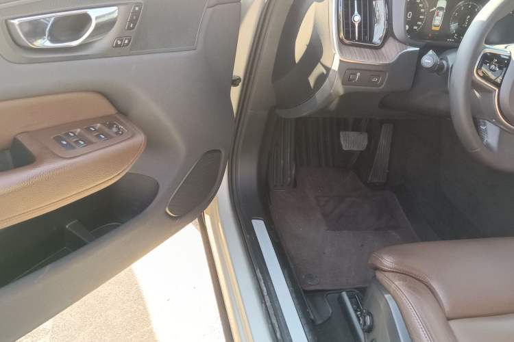 Used Volvo XC60 2021 T5 4x4 Smart Luxury Edition Driver Seat