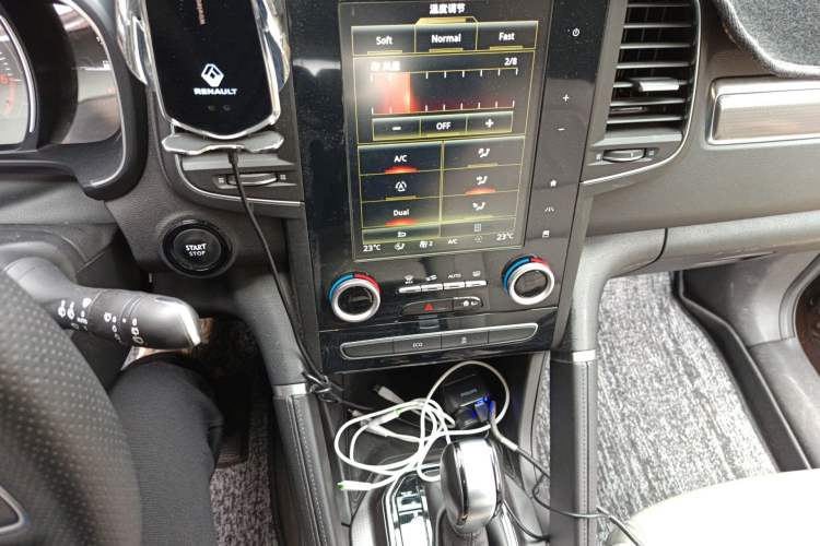 Used Renault Koleos 2017 2.5L Four-Wheel Drive Premium Edition Audio And AC Panel