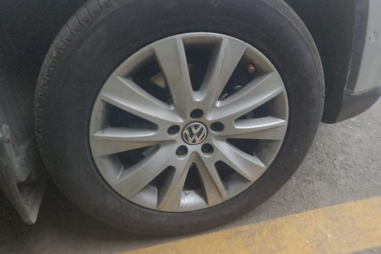 Used Volkswagen Tiguan 2010 2.0 TSI Automatic All-Wheel Drive Flagship Edition Right Front Wheel Hub