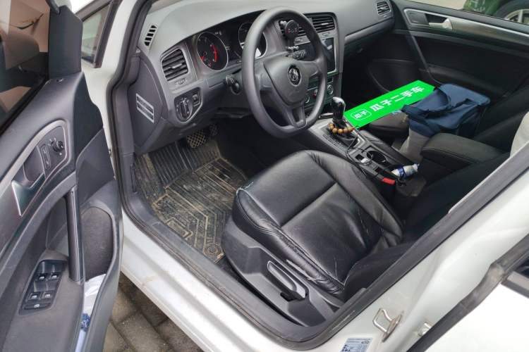 Used Volkswagen Golf 2016 1.6L Automatic Fashion Model Driver Seat