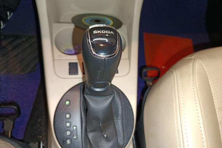 Used Skoda Fabia 2014 1.4L Automatic Crystal Edition Gear Lever