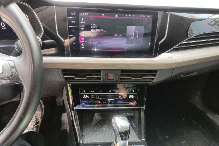 Used Volkswagen Passat 2020 Revised Version 330TSI Luxury Edition China VI Standard Audio And AC Panel