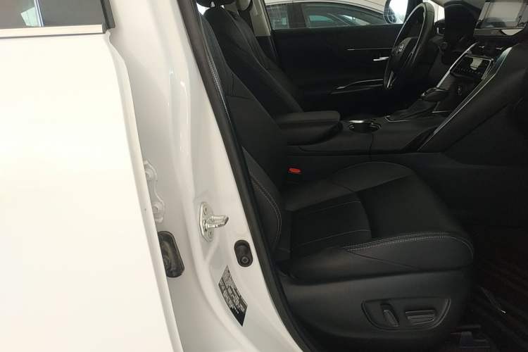 Used Toyota Harrier 2022 2.0L CVT Two-Wheel Drive Luxury Edition
