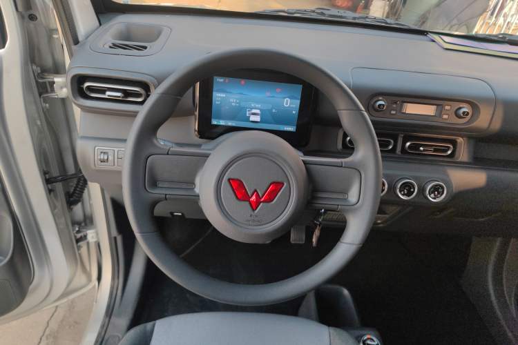 Used Wuling Zhiguang New Energy 2025 Model 305km Ambitious Edition