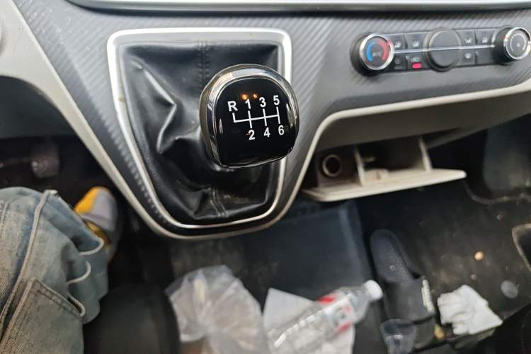 Used SAIC MAXUS Xintu V90 2020 2.0T Manual - Yunjie Version Front-Wheel Drive Rear Single Tire Long Wheelbase High-Roof 7-Seater