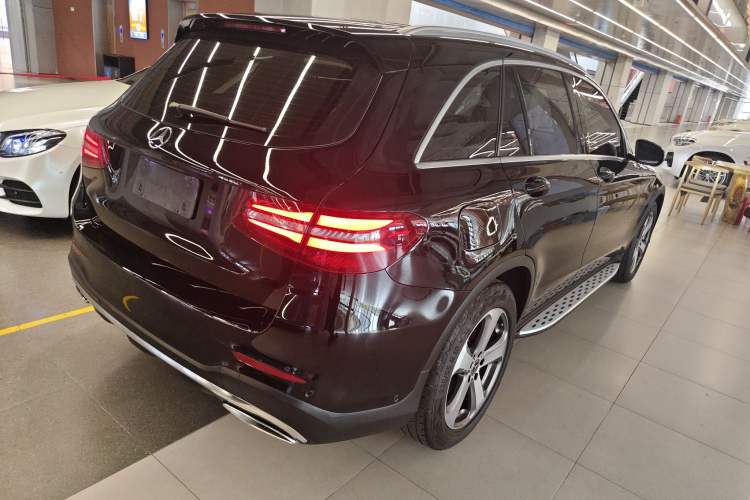 Used Mercedes-Benz GLC 2017 GLC 260 4MATIC Luxury Model
