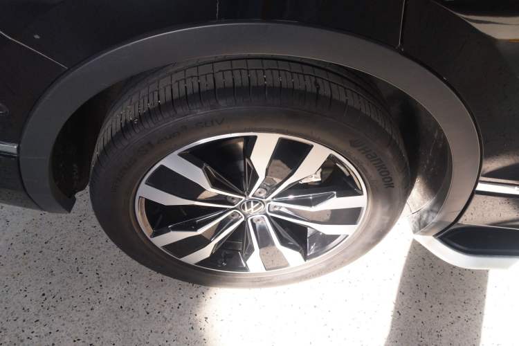 Used Volkswagen Tiguan L 2024 330TSI Automatic Two-Wheel Drive R-Line Enhanced Edition Right Rear Wheel Hub