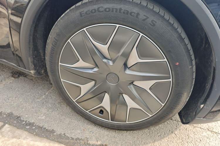 Used Tesla Model Y L 2025 Model Long-Range All-Wheel-Drive Version
