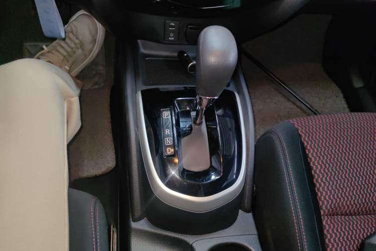 Used Nissan Qashqai 2016 2.0L CVT Elite Edition Gear Lever