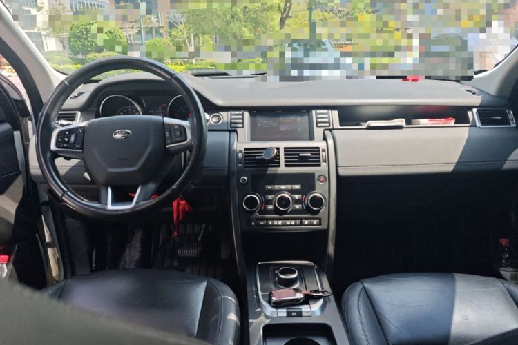 Used Land Rover Discovery Sport 2019 240 PS PURE Edition China VI Standard Center Console