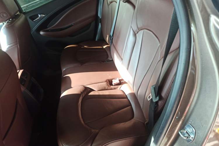 Used Buick Envision 2018 20T Two-Wheel Drive Luxury Model
