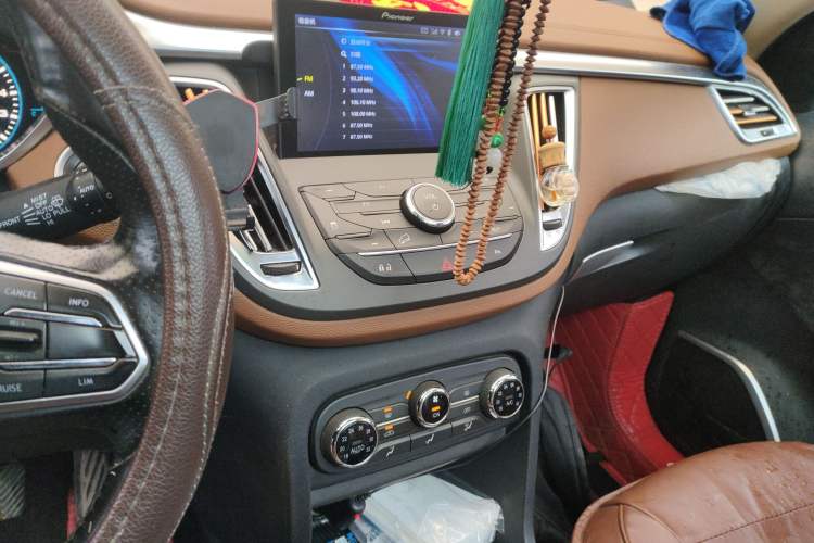 Used Soueast DX7 2017 1.5T Manual Luxury Model Audio And AC Panel