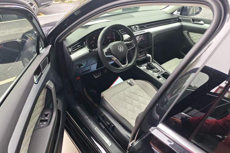 Used Volkswagen Magotan 2023 2 Million Units Commemorative Edition 330TSI DSG Luxury Version
