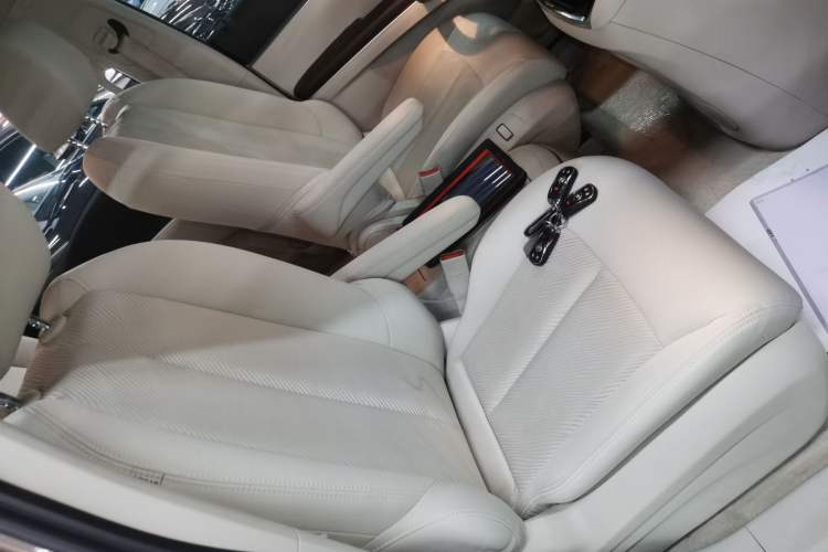 Used Buick GL8 2023 Land Executive Class Comfort Model