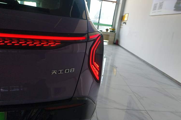 Used Hongqi Tiangong 08 2025 680 Ultra Four-Wheel-Drive Version Right Rear Taillight