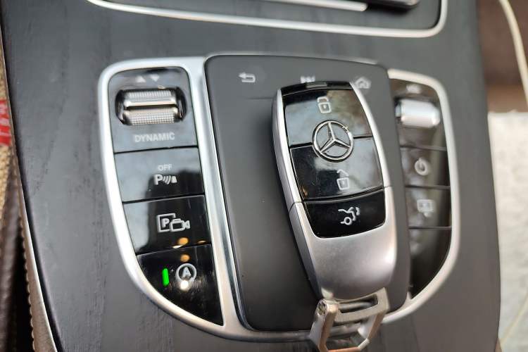 Used Mercedes-Benz E-Class 2016 E 300 L Luxury Model Interior 1