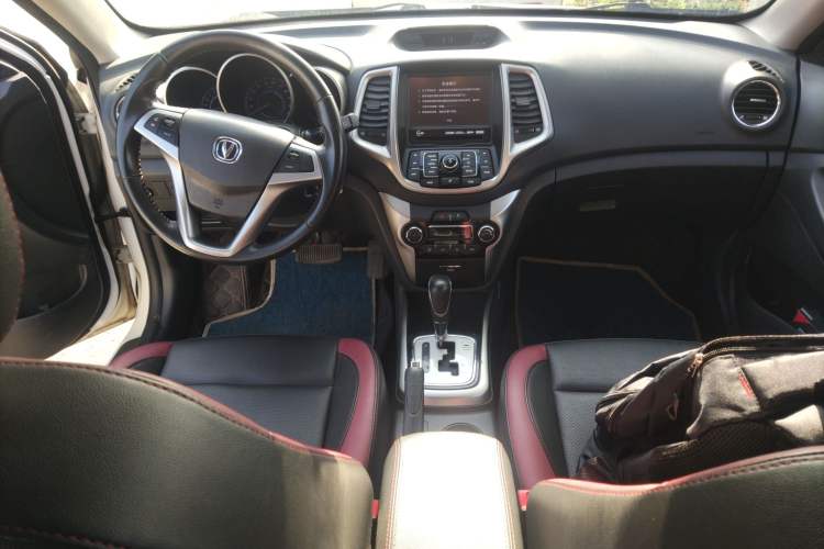 Used CHANGAN Eado 2015 1.6L Automatic Junku Model China IV Standard Center Console