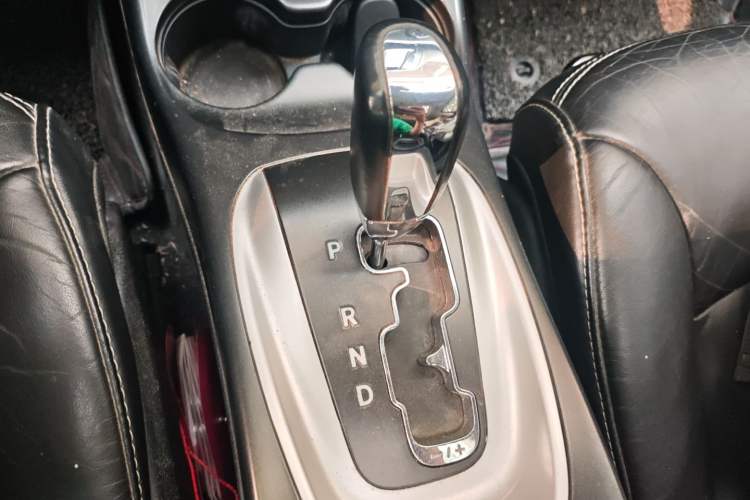 Used Dodge Journey 2013 2.4L Two-Wheel Drive Luxury Version Gear Lever