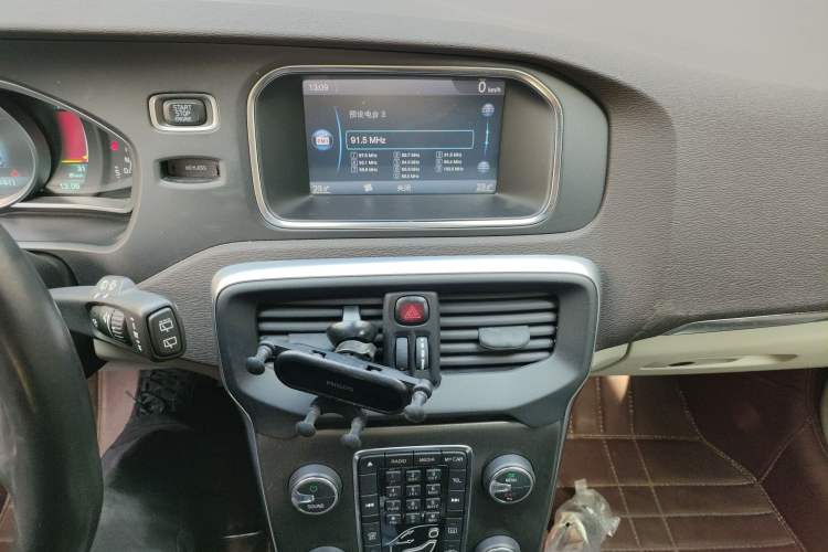 Used Volvo V40 2013 2.0T Zhiya Edition
