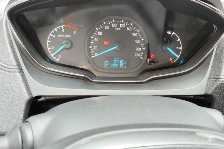 Used Ford Escort 2015 1.5L Automatic Fashion Model Odometer Close Up