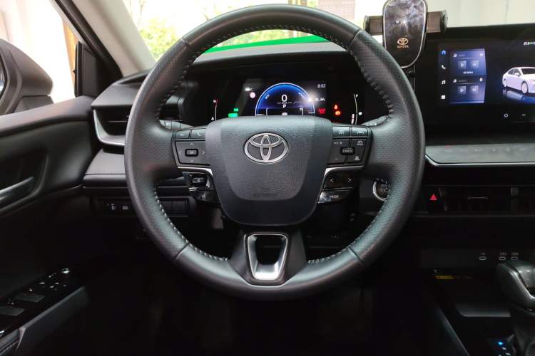Used Toyota Camry 2024 Dual-Motor 2.0 HGVP Luxury Edition
