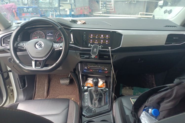 Used Volkswagen Tayron 2021 280TSI Two-Wheel Drive Luxury Smart Connectivity Version Center Console