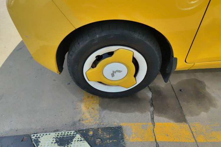 Used Wuling Hongguang MINIEV 2021 Macaron Premium Model – Lithium-NMC Left Front Wheel Hub