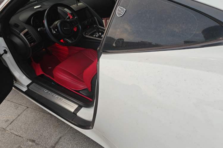 Used Jaguar F-TYPE 2015 3.0 SC Hardtop Version
