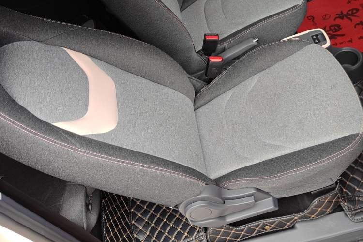 Used Chery QQ Ice Cream 2022 Taohuanxi Sweet Peach Edition Right Front Seat