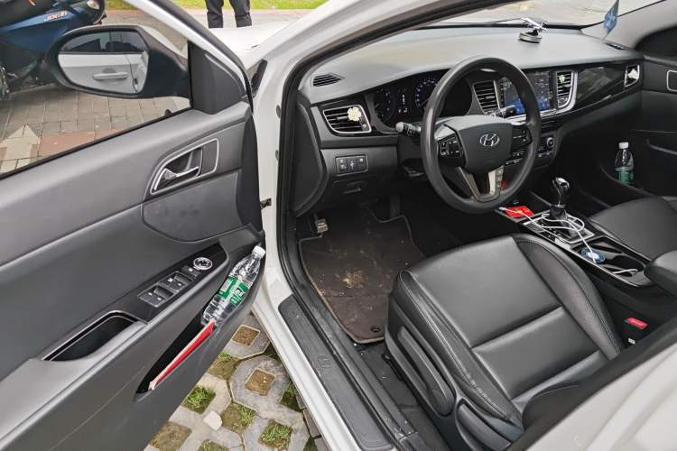 Used Hyundai Mistra 2014 1.8L Automatic Smart GLS Driver Seat