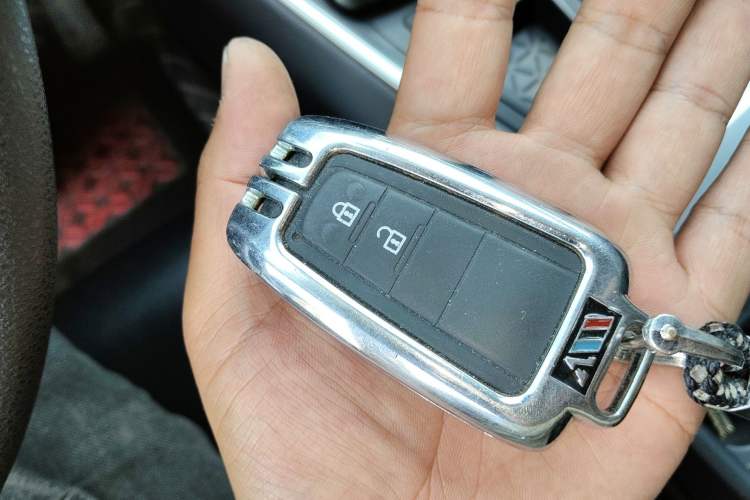 Used Toyota RAV4 2020 2.0L CVT Two-Wheel Drive Fashion Edition Vehicle Key