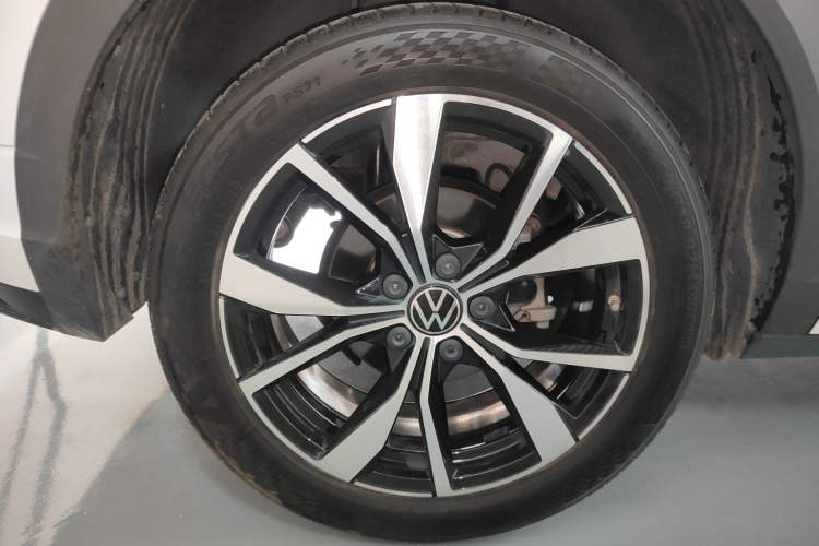 Used Volkswagen T-ROC 2023 300TSI DSG Two-Wheel-Drive Chen Guang Edition Exterior 5