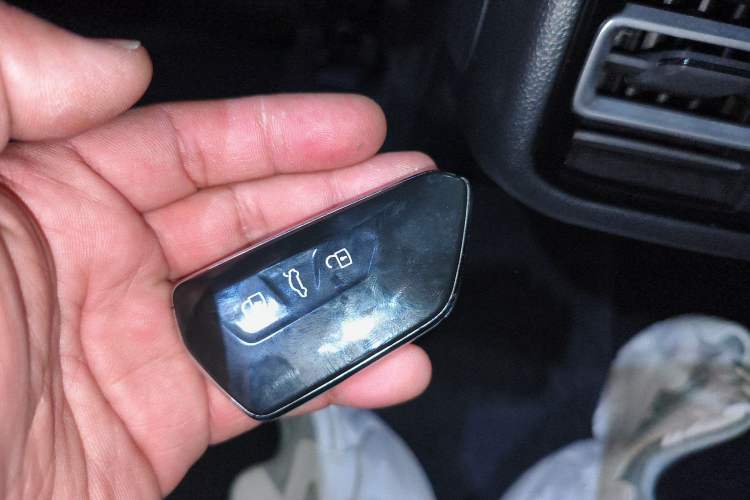 Used Volkswagen Tiguan L 2024 PRO 380TSI Four-Wheel Drive R-Line Smart Edition Vehicle Key