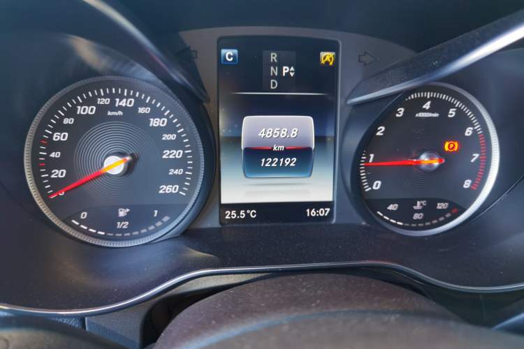 Used Mercedes-Benz GLC 2018 GLC 260 4MATIC Luxury Model Odometer Close Up