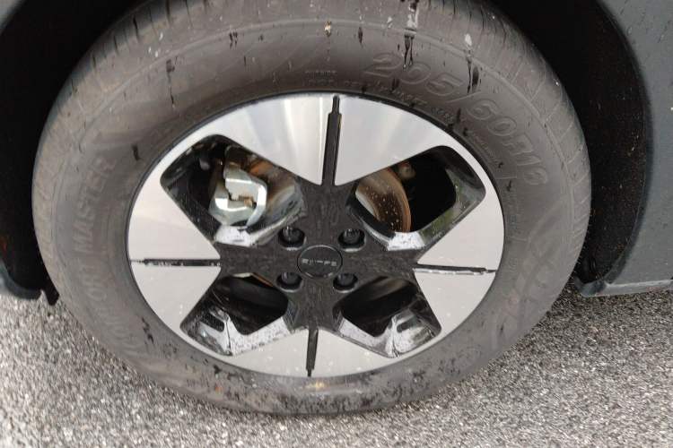 Used Geely Galaxy Geome 2025 310km Dream Edition Left Front Wheel Hub