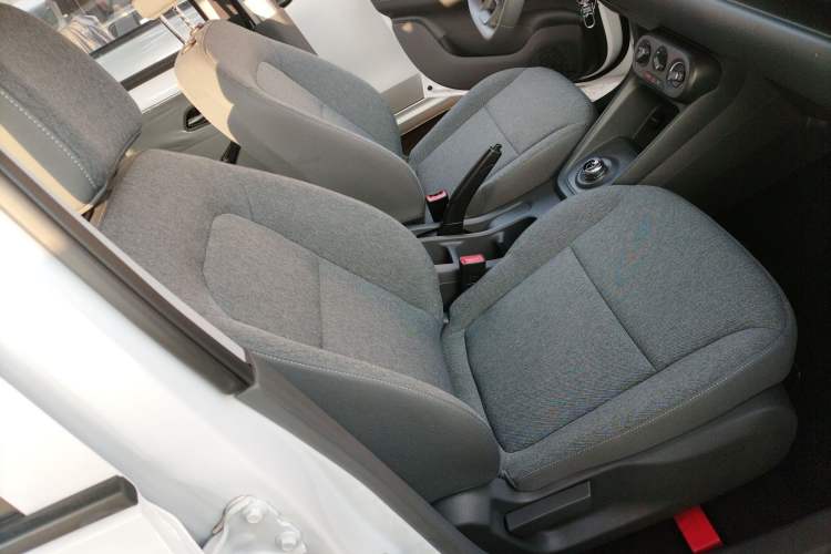 Used Wuling Hongguang New Energy 2025 Extended-Range Hybrid 50 km Utility Version