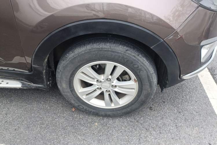 Used Kia Sportage R 2012 2.0L Automatic Two-Wheel Drive GL Trim Right Front Wheel Hub