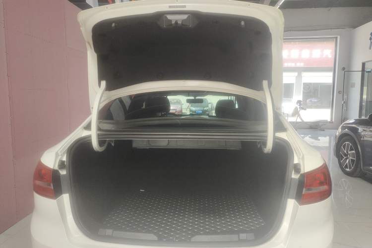 Used Ford Escort 2015 1.5L Manual Comfort Model Trunk