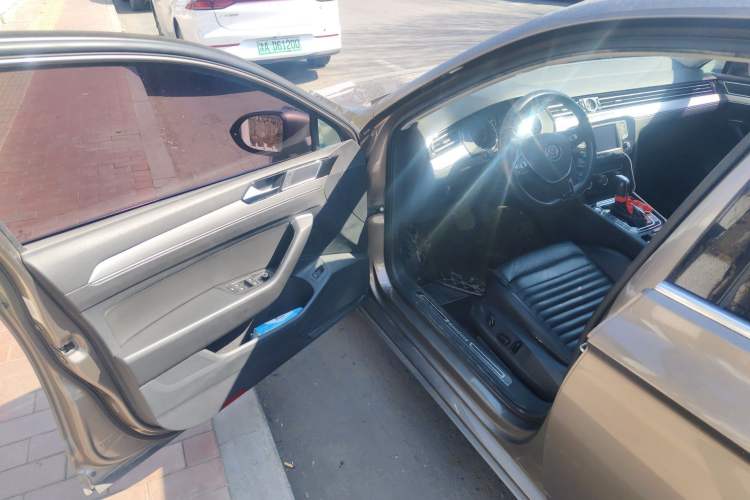 Used Volkswagen Magotan 2017 330TSI DSG Leading Model
