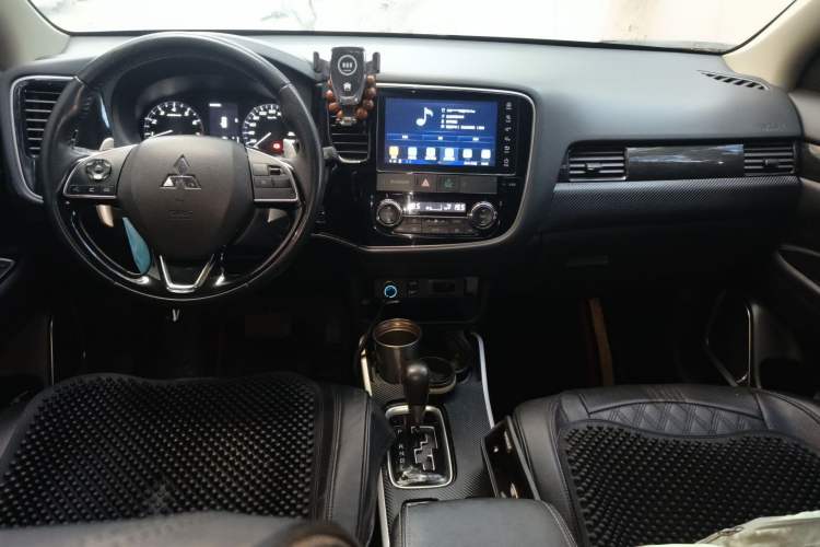 Used Mitsubishi Outlander 2019 2.4L 4x4 Zhi Xiang Edition 5 Seats China VI Standard
