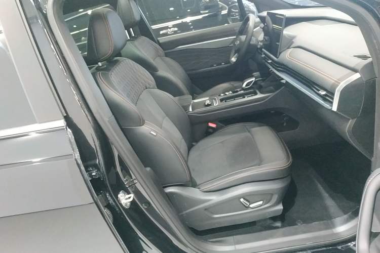 Used Geely Auto Haoyue L 2025 2.0T DCT Luxury Edition