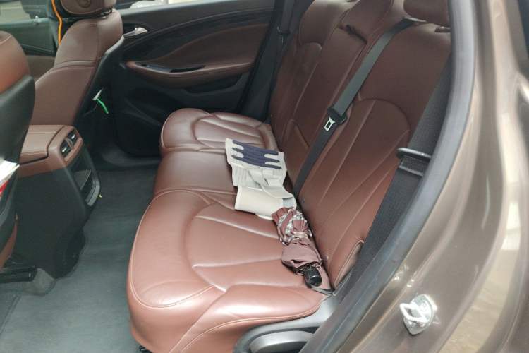 Used Buick Envision 2014 28T Four-Wheel Drive Luxury Model Left Rear Seat