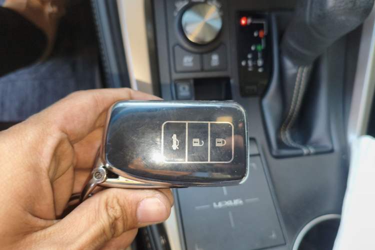 Used Lexus NX 2018 300h Front-Wheel-Drive FENGSHANG Version China V Emission Standard
