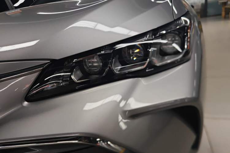 Used Toyota Avalon 2019 Dual-Engine 2.5L Luxury Edition China VI Standard