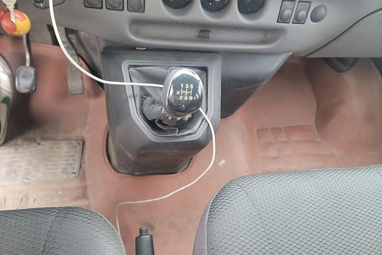 Used JMC Transit 2017 2.8T Commercial Version Short Wheelbase Mid-Roof 6/7/8-Seater JX493 Gear Lever