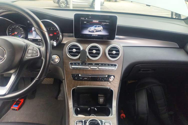 Used Mercedes-Benz GLC 2019 GLC 300 L 4MATIC Dynamic Model Audio And AC Panel