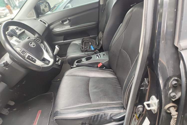 Used BYD S6 2014 2.0L Manual Luxury 5-Seater